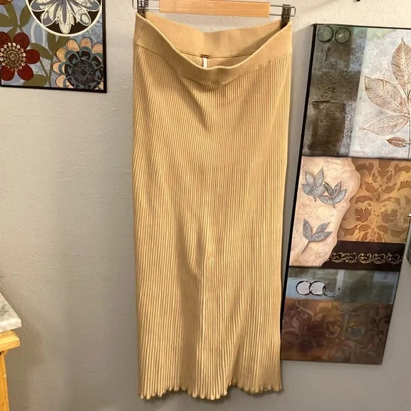 Elegant Free People Tan Maxi!! Great Details Looks Amazing On!! - Picture 9 of 11